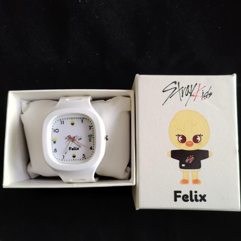 New Skzoo Stray Kids Anime Car - Accessories With Watch avis et prix